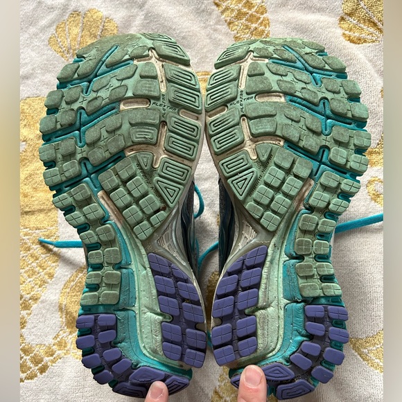 Women’s Brooks GTS 16 edition / Size 6 - Picture 7 of 7